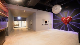 Central Venue with a Berliner Skyline View - Image 10