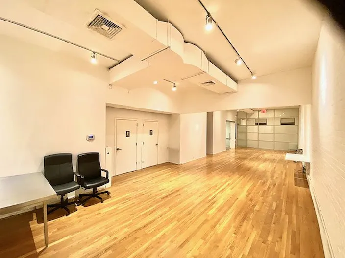 ** SPACIOUS SOHO OFFICE / EVENT SPACE, Move-In Ready ** 4th Floor. - Image 4