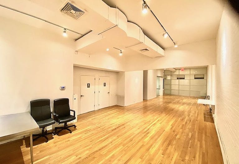** SPACIOUS SOHO OFFICE / EVENT SPACE, Move-In Ready ** 4th Floor. - Image 4
