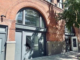 Contemporary Chelsea Gallery - Well-suited for a variety of events, including pop-up exhibitions, cocktail receptions, fashion shows, and product launches - Image 6