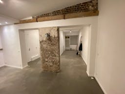 An atypical loft-style space near Montmartre - Image 12