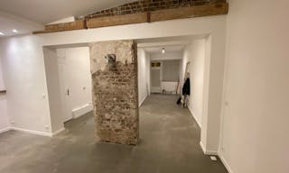 An atypical loft-style space near Montmartre - Image 12