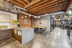 Light-filled Industrial Chic Warehouse in Temescal, neighborhood of Oakland, California - Image 23