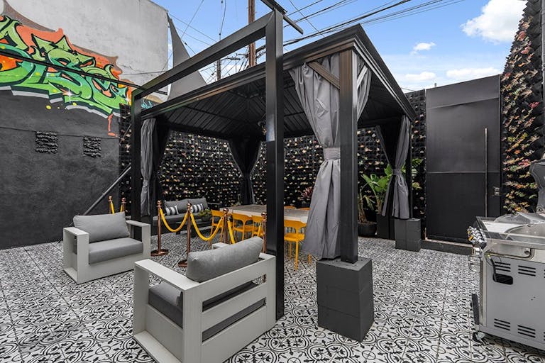 Glamorous sexy club vibe indoor outdoor flow - Image 3