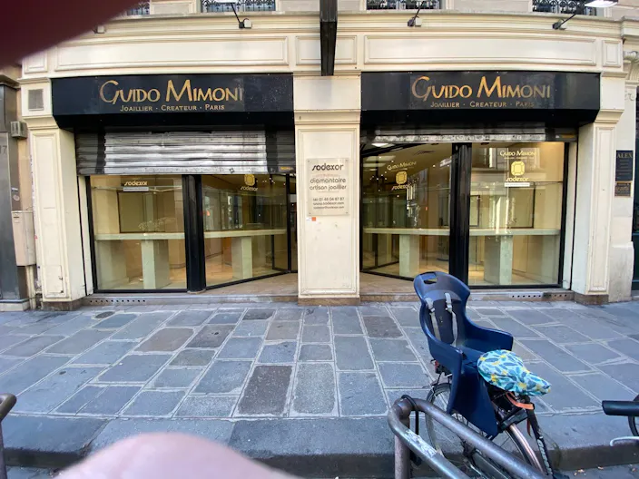 Boutique Shop Rue du Temple - Image 0