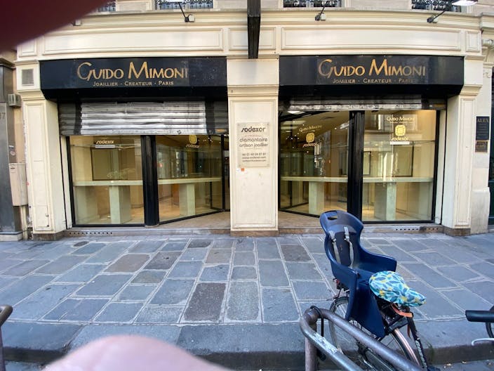 Boutique Shop Rue du Temple - Image 0