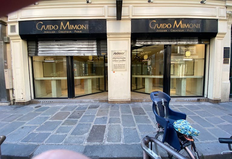 Boutique Shop Rue du Temple - Image 0