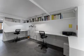 Stylish Le Marais Boutique - Image 4