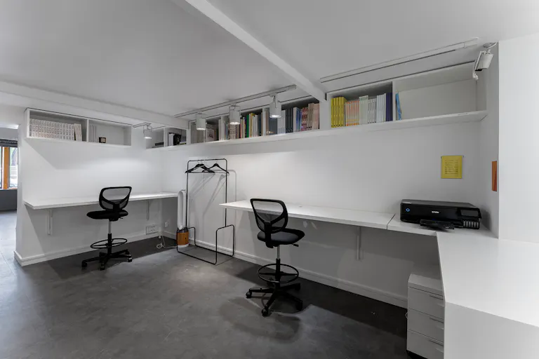 Stylish Le Marais Boutique - Image 4