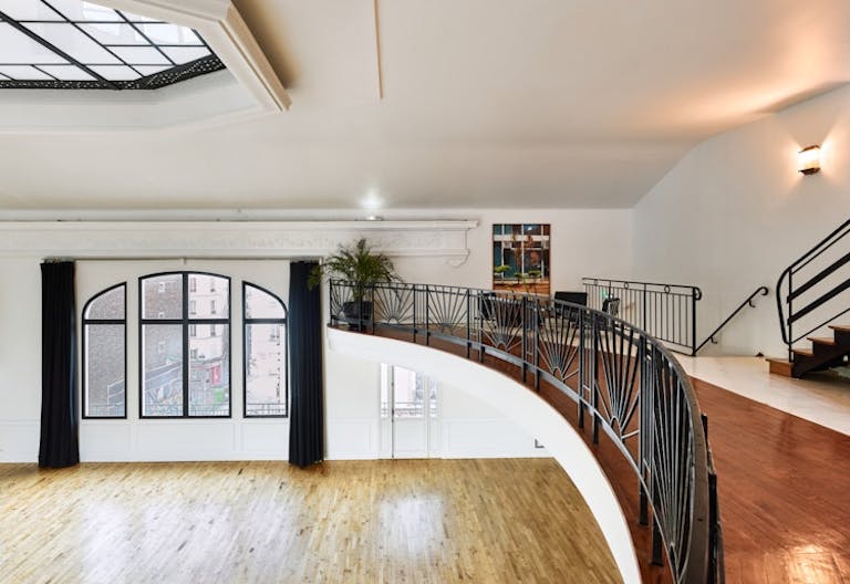 Spectacular event Showroom in Paris - Image 1