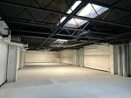 2 floor Big white open space with lights - Image 13