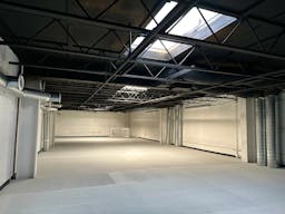 2 floor Big white open space with lights - Image 13