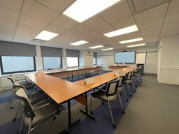 Medium size meeting room - Image 1