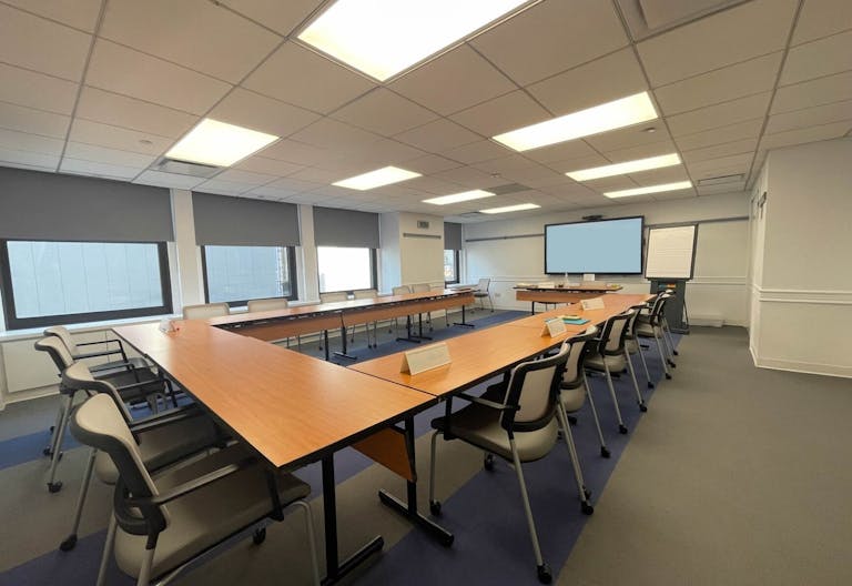 Medium size meeting room - Image 1