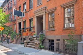 West Village Garden Oasis - Image 13