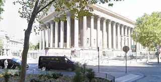 Prime Location Boutique Place de la Madeleine - Image 2