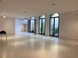 400m2 Showroom - Image 6