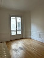 Apartment Showroom in Saint-Germain - Image 8