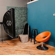 Industrial Riverside Creative Studio Loft - Image 8