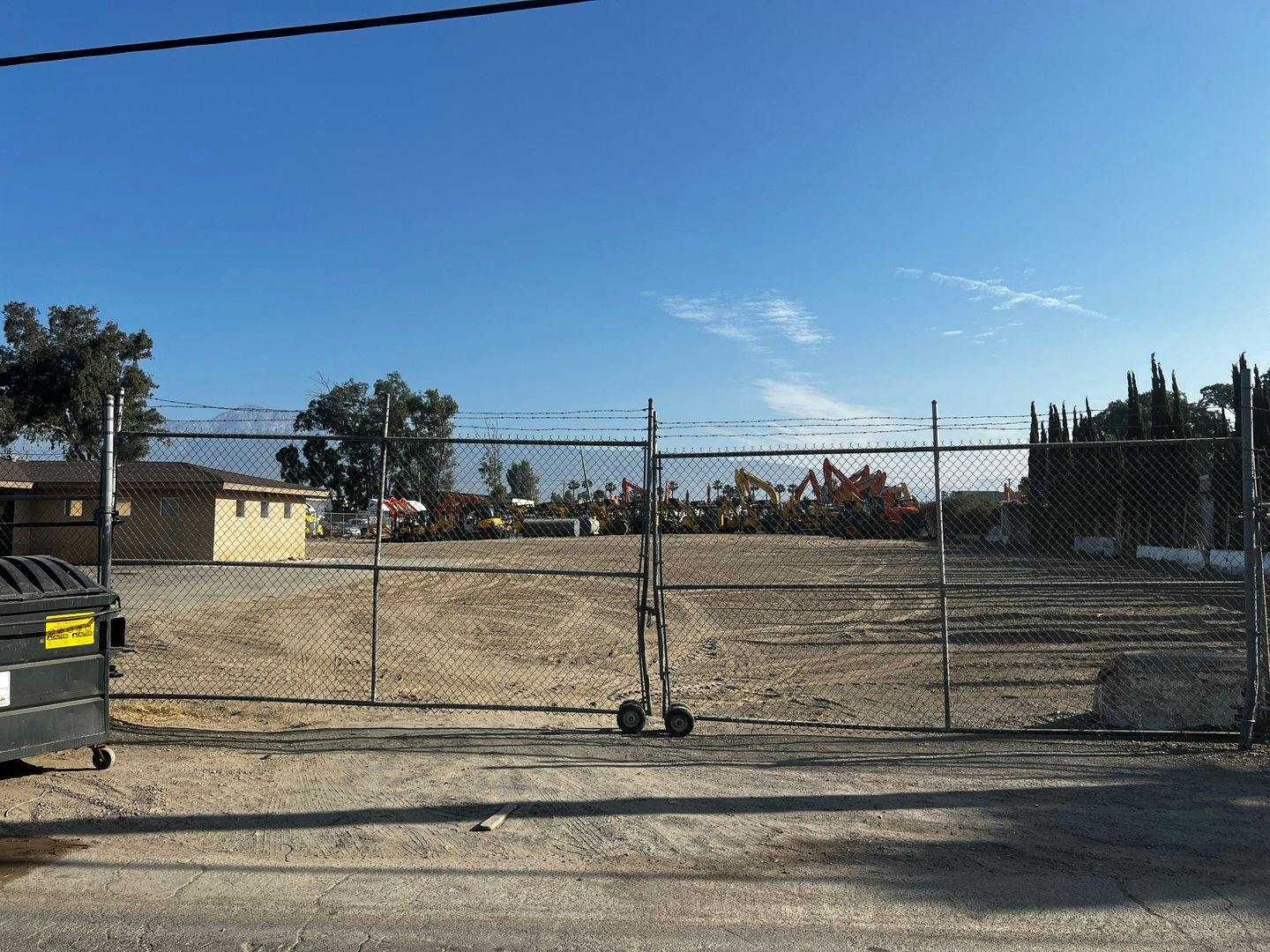 1,800 sq ft Industrial Office Space on Commercial Lot