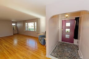 Large, bright, updated Ranch Located in the heart of Pine Hills. 3 bedroom, 2 full & 2-1/2 baths - Image 6