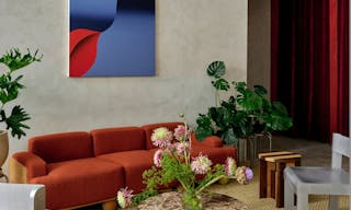 White Box in a vibrant artistic hub - Image 4