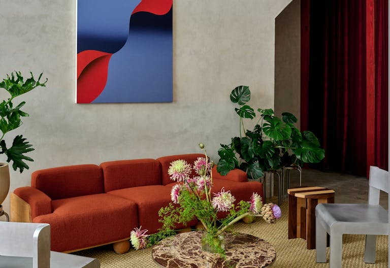 White Box in a vibrant artistic hub - Image 4