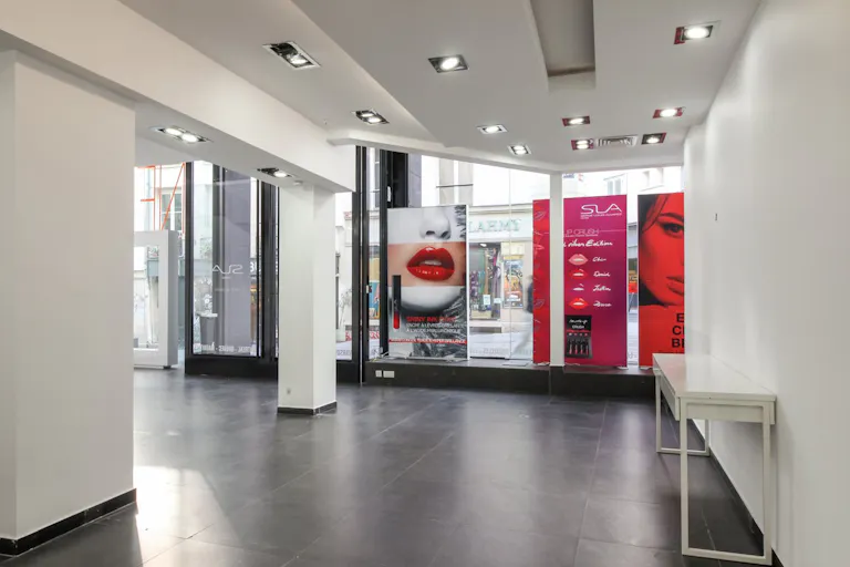 Boutique for Rent - Close to Montorgueil - Ideal for Pop-Up Store / Showroom - Image 1