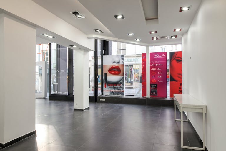 Boutique for Rent - Close to Montorgueil - Ideal for Pop-Up Store / Showroom - Image 1