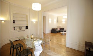 Gorgeous Showroom in Champs-�lys�es - Image 2