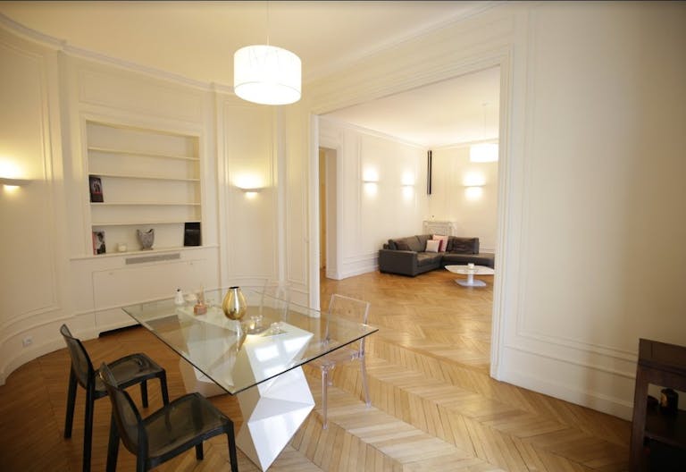 Gorgeous Showroom in Champs-�lys�es - Image 2