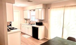 Lovely Central Austin Duplex! - Image 1