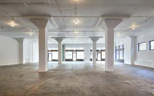 Unique open floor plan - Image 1