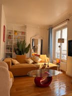Bright Haussmann Apartment in Paris – Ideal Location for Photo or Video Shoot - Image 2