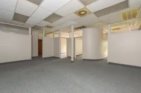 Clean Office Space - Image 9
