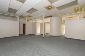 Clean Office Space - Image 9