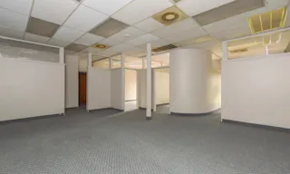Clean Office Space - Image 9
