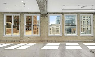NATURAL LIGHT LOFT | DTLA SKYLINE VIEW | PRIVATE HAIR, MAKEUP AND VANITY SPACE - Image 3