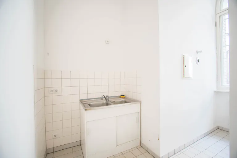 Central Berlin Pop-Up with Industrial backyard - Image 4