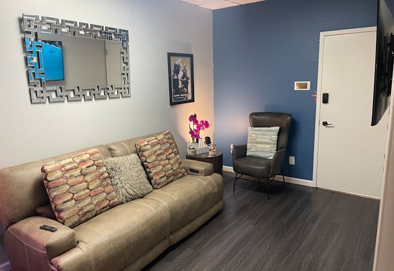 Astoria NYC Pop-Up & Content Studio | Private Office for Shoots & Brand Use - Image 1