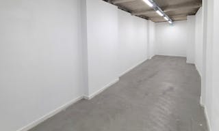 Gallery / showroom combined with a speakeasy bar in the center of Paris - Image 1