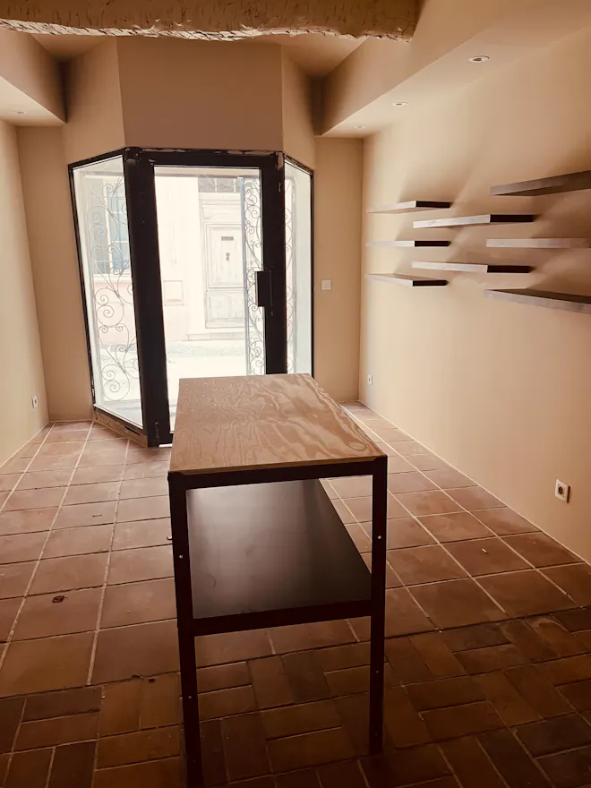 Galerie boutique au cœur du quartier touristique - Image 2