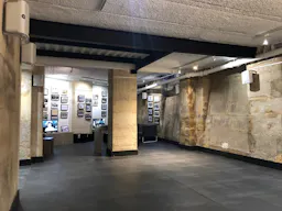 Central Paris Showroom next to Louis Vuitton HQ near Marais - Image 0
