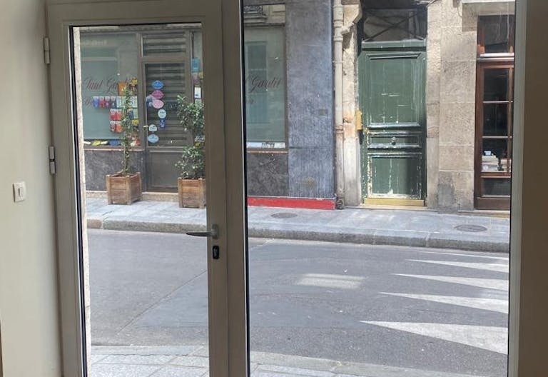 AU COEUR DE L'ILE SAINT LOUIS - Image 3