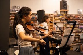 Store Stage at Nivessa Hollywood - Image 30