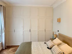 Bel appartement Haussmanien, alliant modernit� et cachet de l'ancien - Image 2