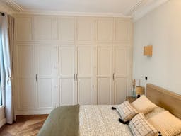 Bel appartement Haussmanien, alliant modernit� et cachet de l'ancien - Image 2