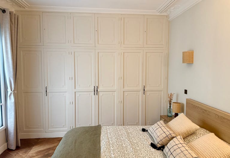 Bel appartement Haussmanien, alliant modernit� et cachet de l'ancien - Image 2