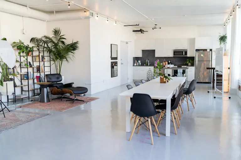 Sunny Historic Creative Loft - Image 3