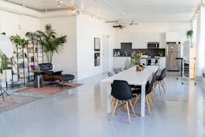 Sunny Historic Creative Loft - Image 3